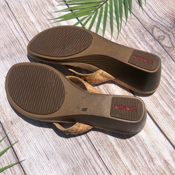 Vionic Heeled Sandals - Picture 4 of 5